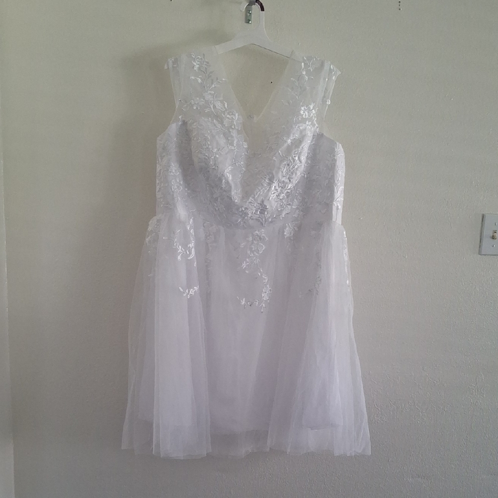 Elegant White Lace Dress